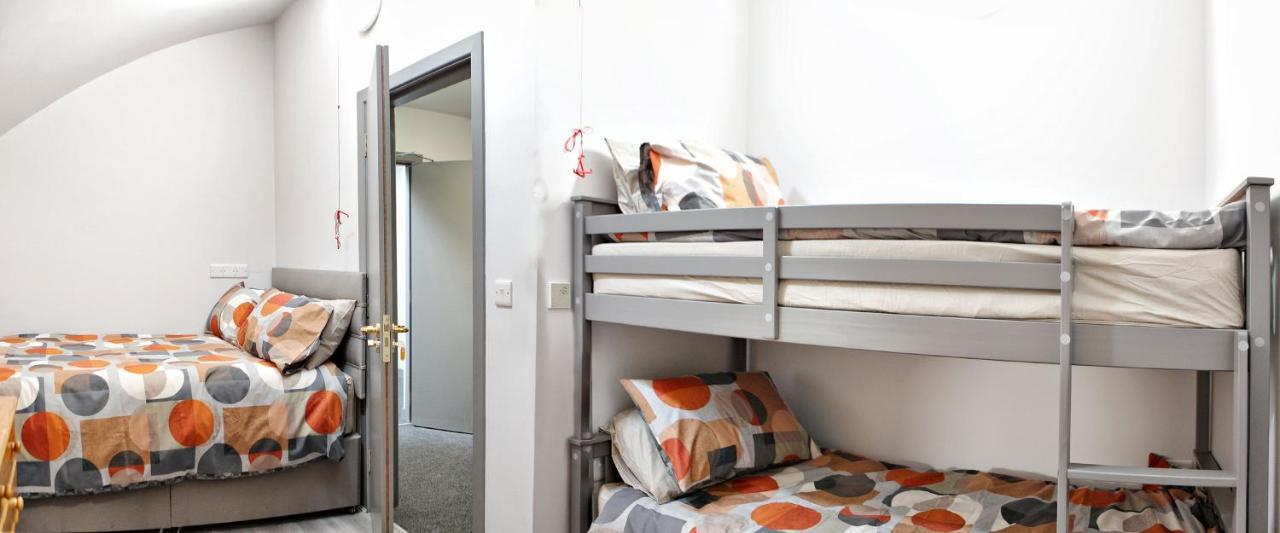 Aunt Rachel'S Barn Hostel Бушмілс Номер фото